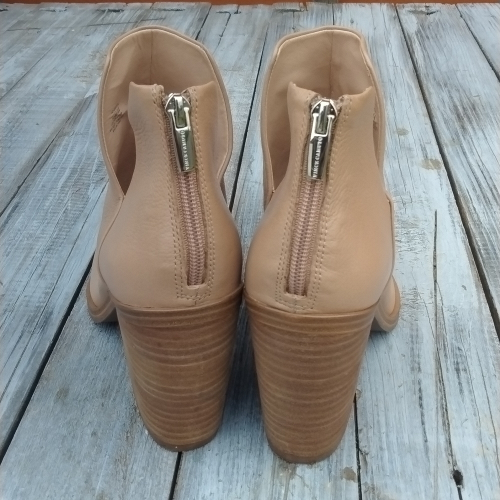 VINCE CAMUTO Ankle Boots. - Picture 7 of 14